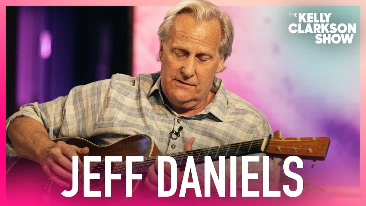 Jeff Daniels Shocks Kelly Clarkson With a Moving Original Song