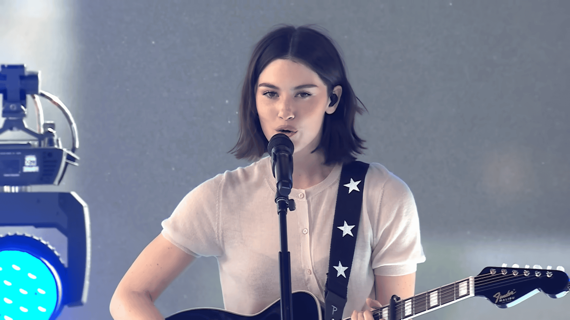 Gracie Abrams Bares Her Soul: A Deep Dive into “Risk”