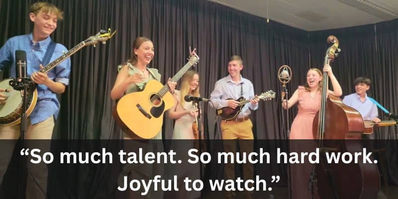 Funniest Dueling Banjo Show: Cotton Pickin Kids Bring Down a Crowd