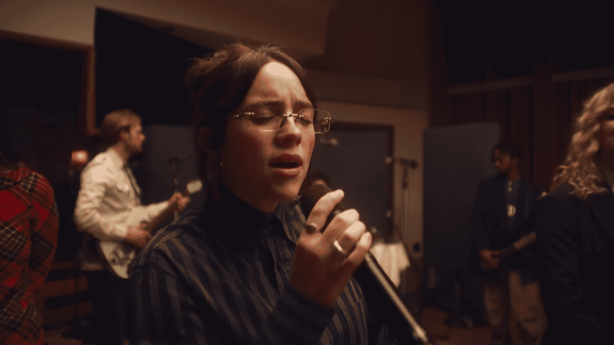 Billie Eilish Takes Flight with “Birds of a Feather” Live on Amazon Music’s Songline