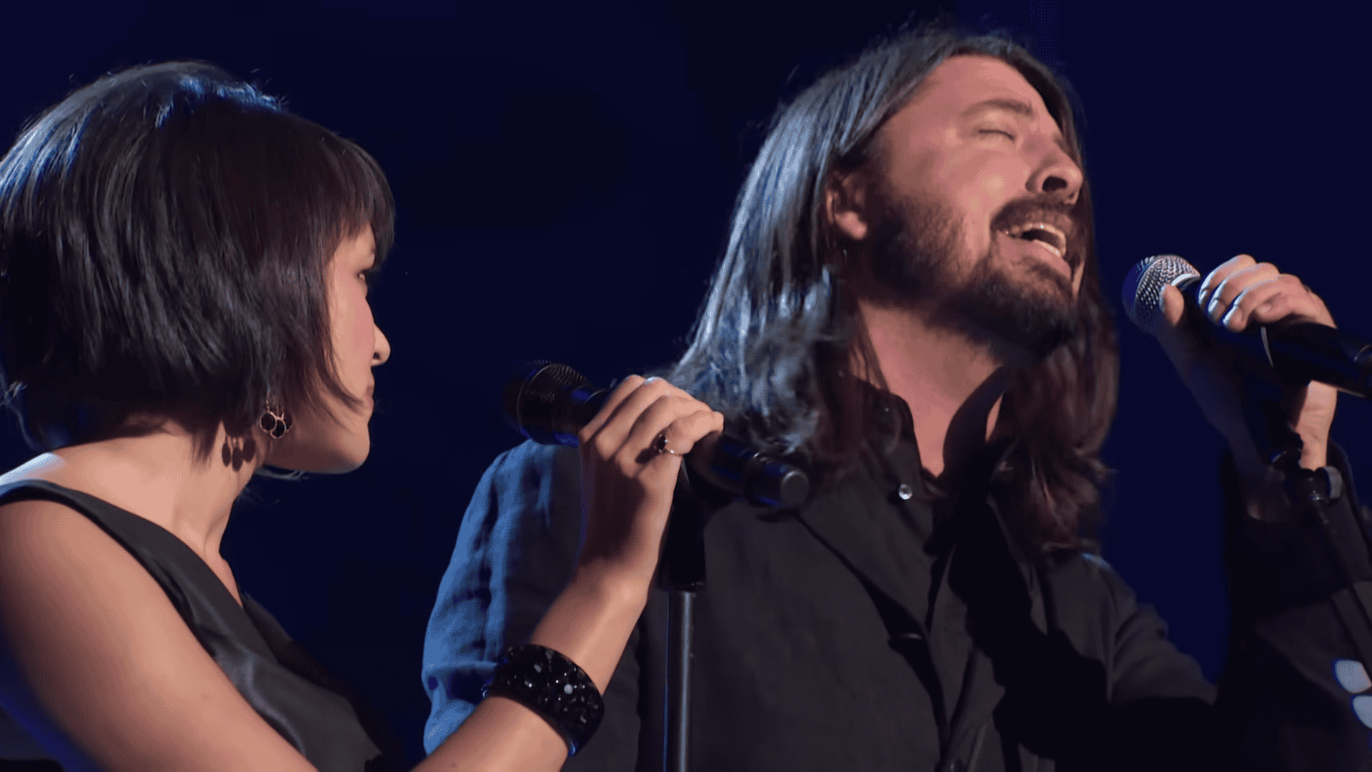 Dave Grohl and Norah Jones Sing Maybe I’m Amazed