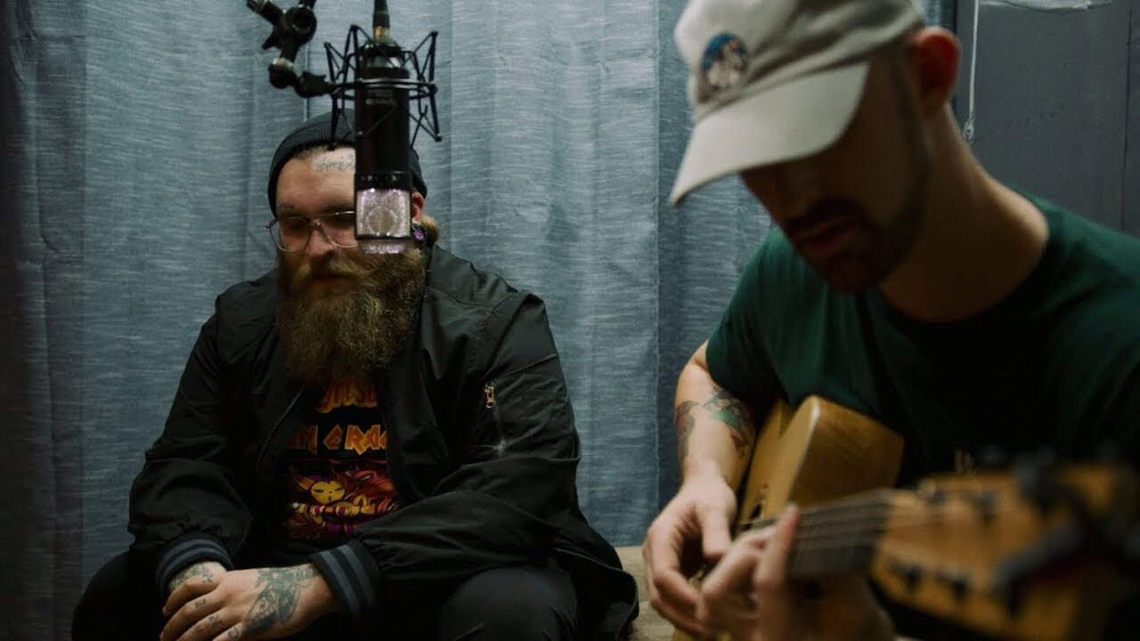 Teddy Swims Covers “Valerie” by Amy Winehouse: Soul, Swagger, and a Smile