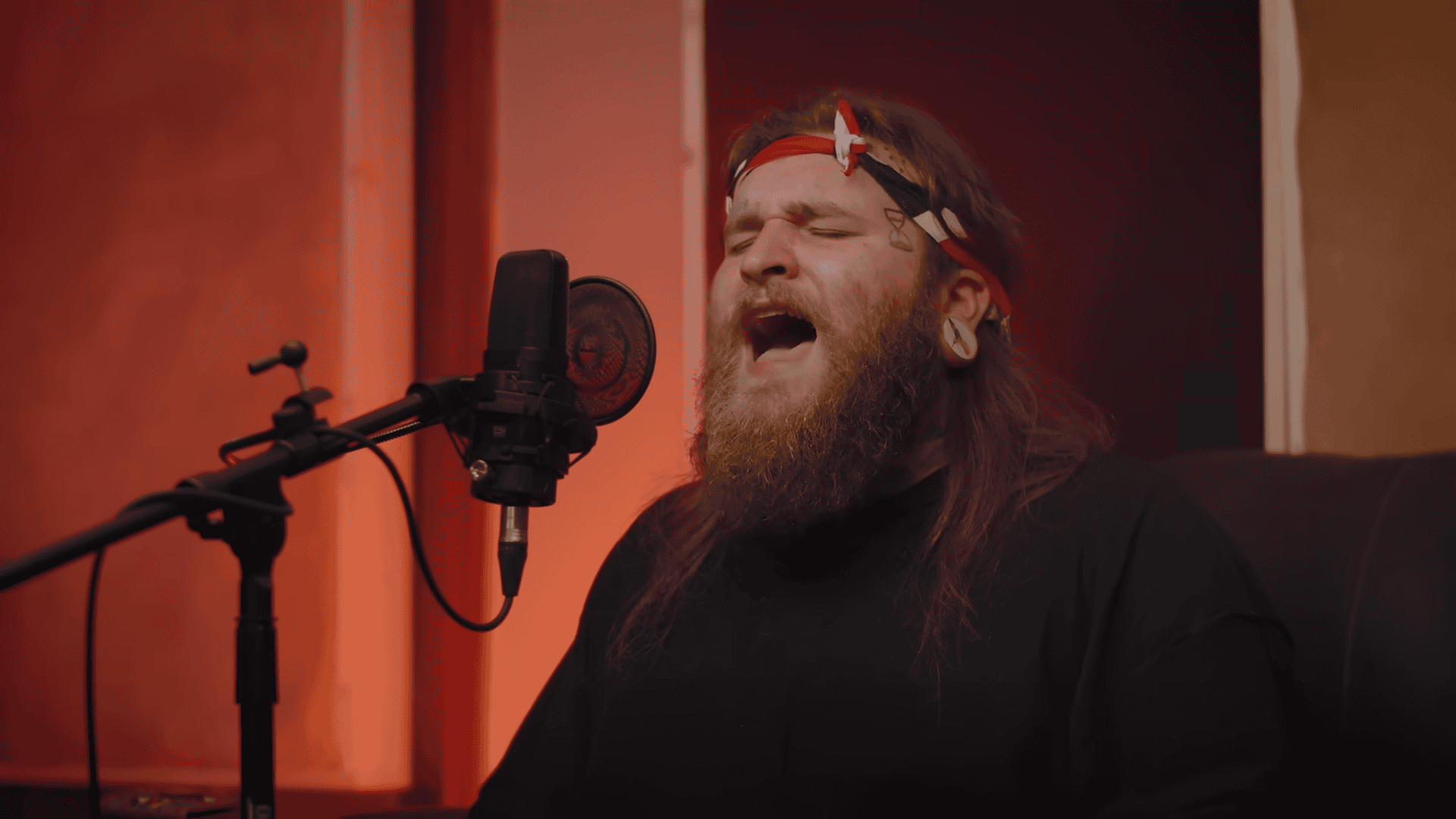 Teddy Swims’ Soul-Stirring Take on “The House That Built Me