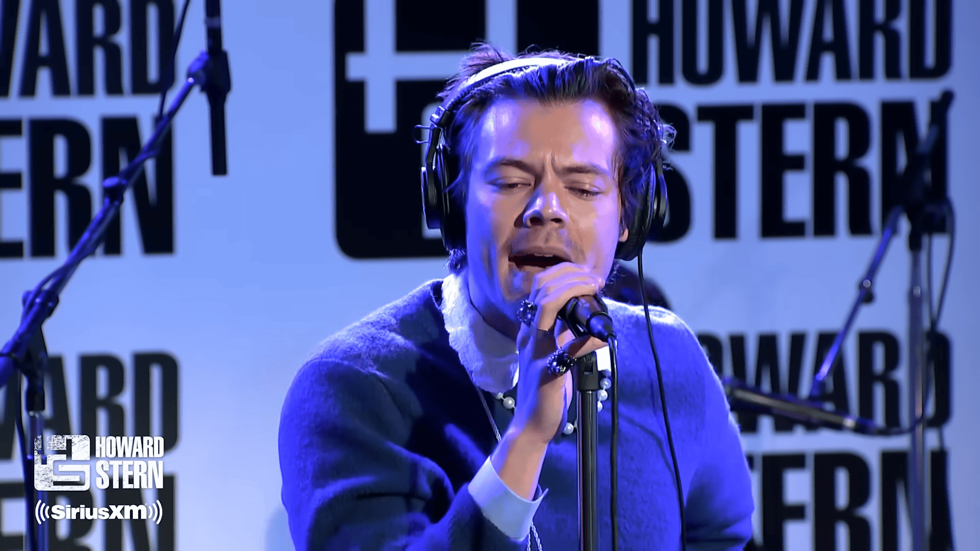 Harry Styles Covers Peter Gabriel’s “Sledgehammer” on the Howard Stern Show (First Public Performance)