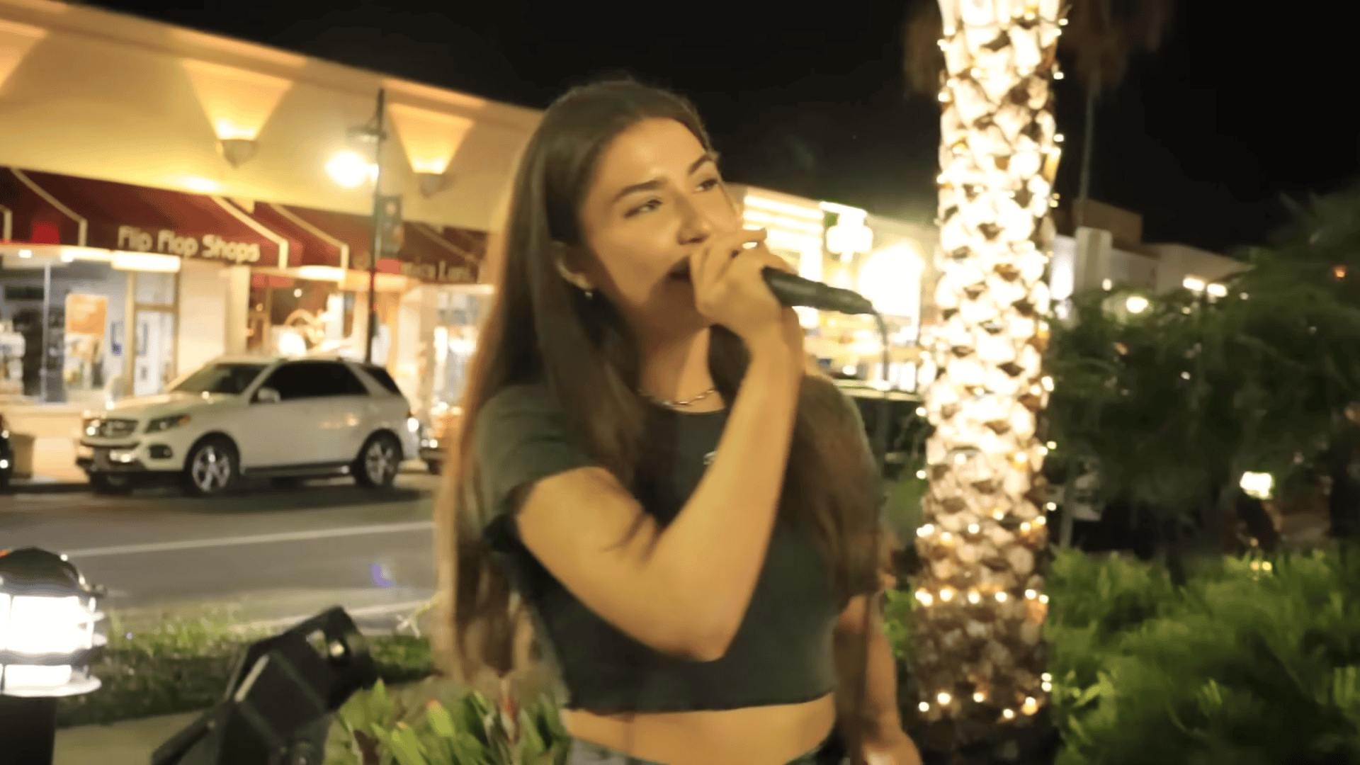 She Says Yes to Journey and Stuns the Street (DØVYDAS Live Surprise)