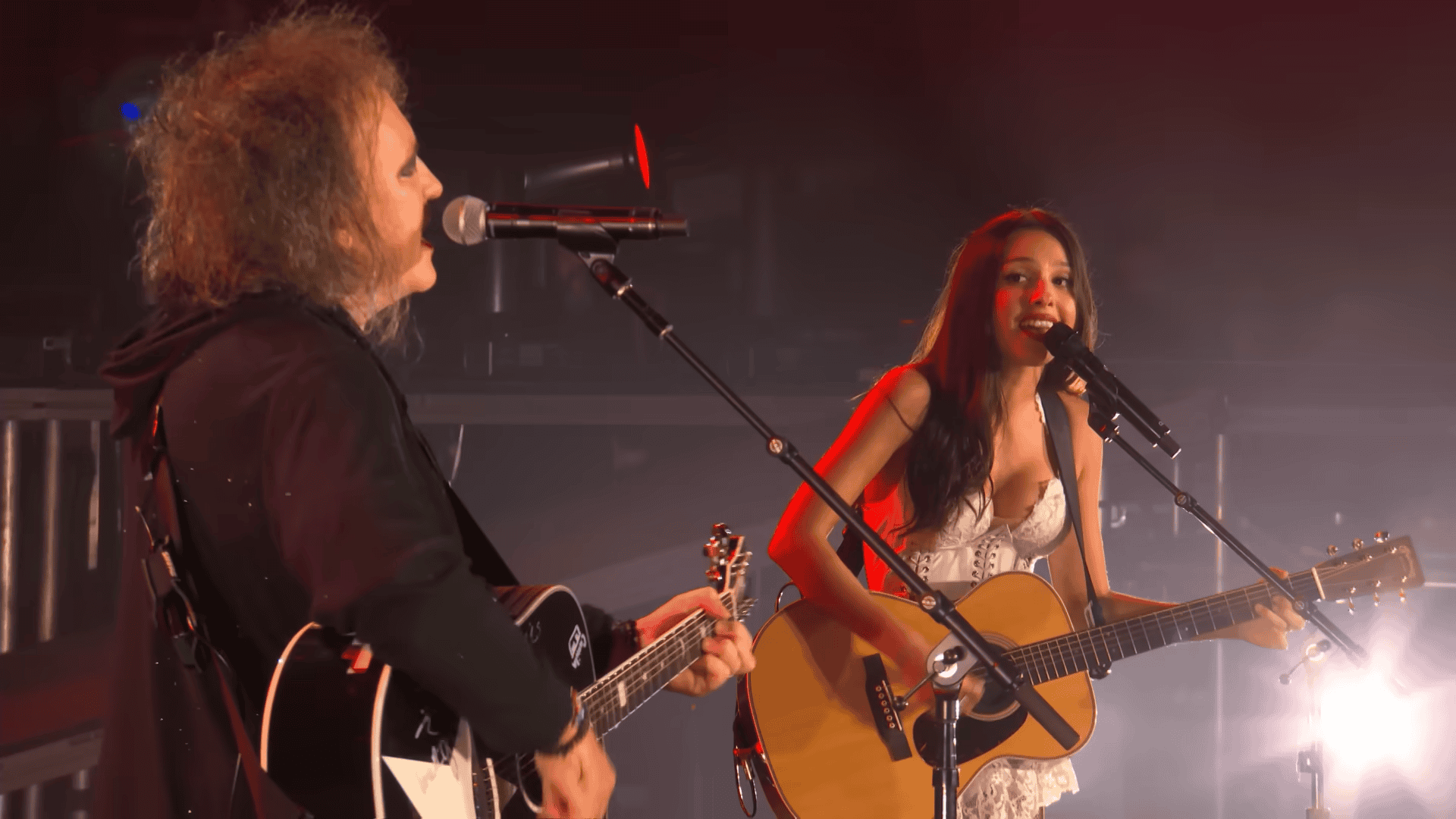 Olivia Rodrigo and Robert Smith Perform “Friday I’m in Love” Live at Glastonbury!