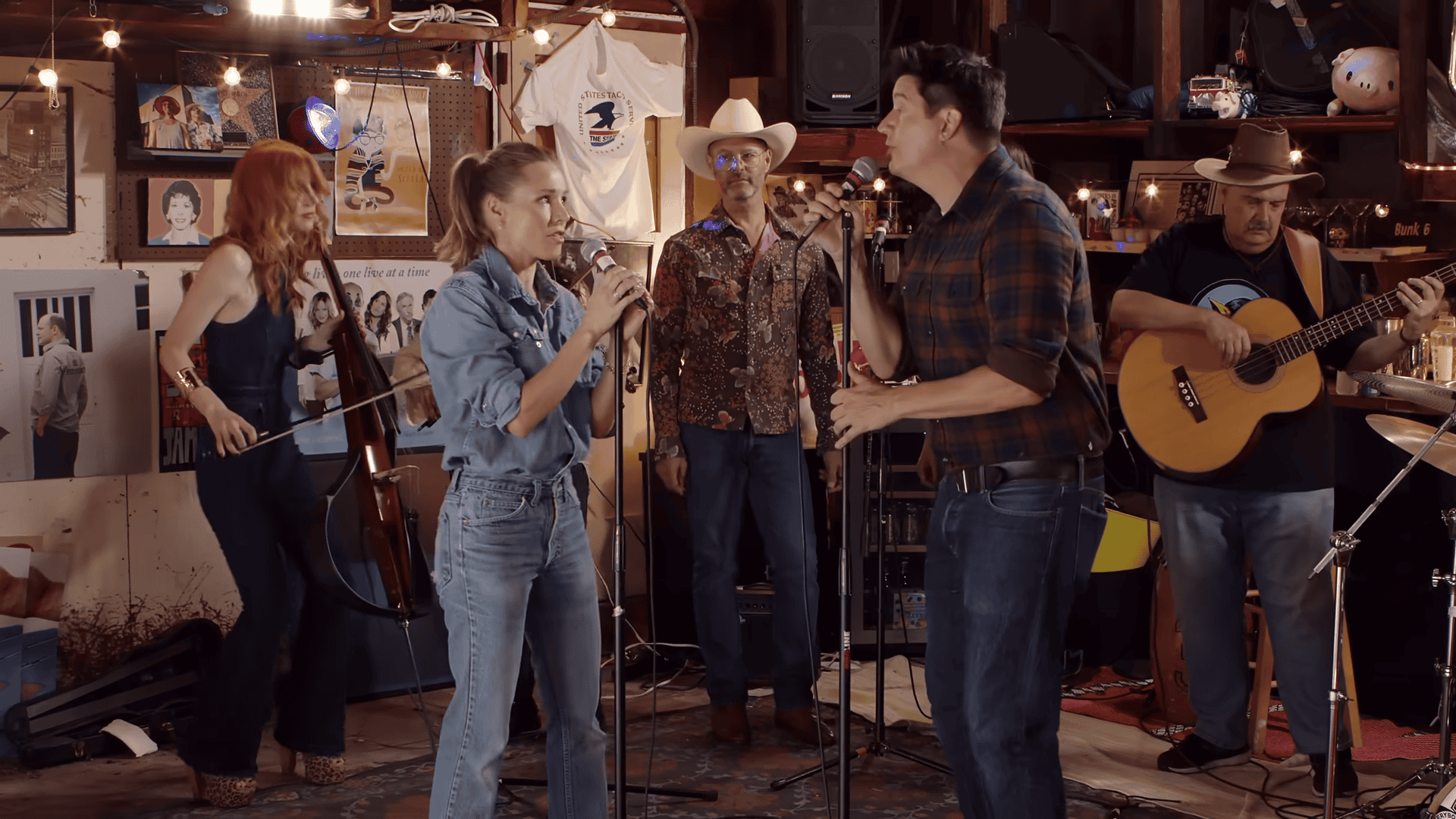 This Feel-Good “Islands in the Stream” Cover With Kristen Bell Will Make the Day Better