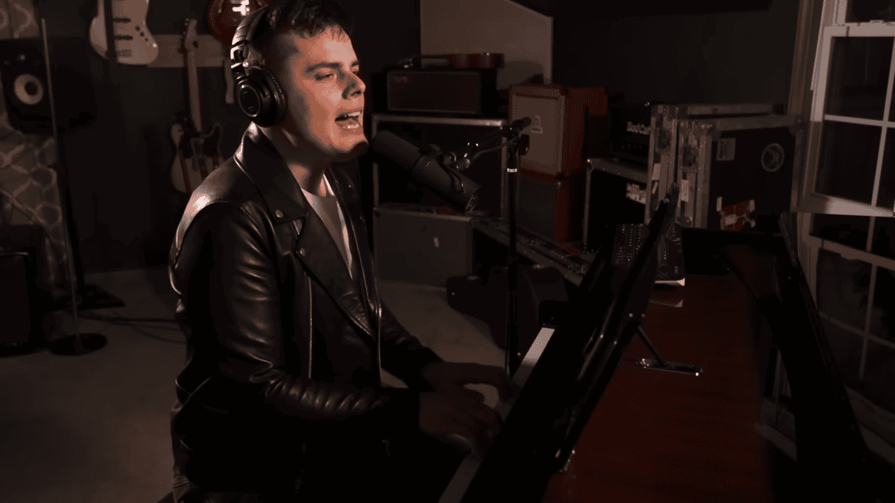When Freddie’s Ghost Sat Beside the Piano: Marc Martel’s “Love of My Life” and the Voice That Refused to Fade
