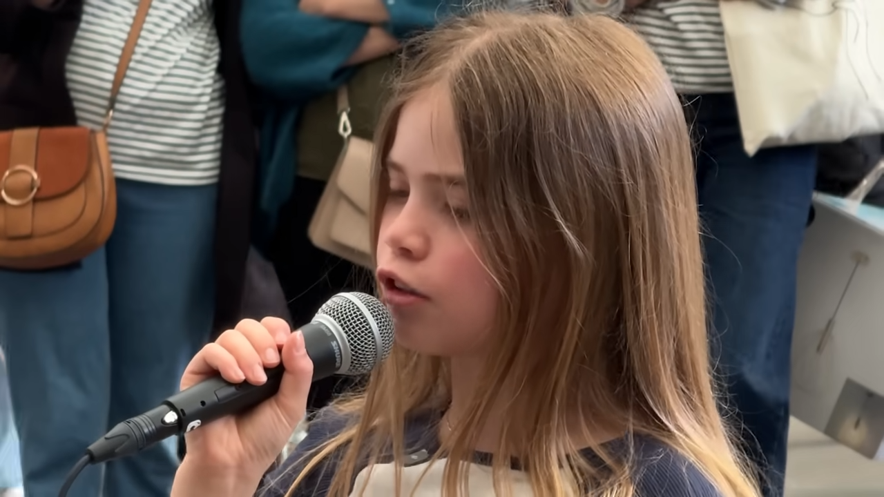 Little Singer Heartfelt 9-Year-Old Sings Lady Gaga’s “Shallow” with Violin Phonix and ...
