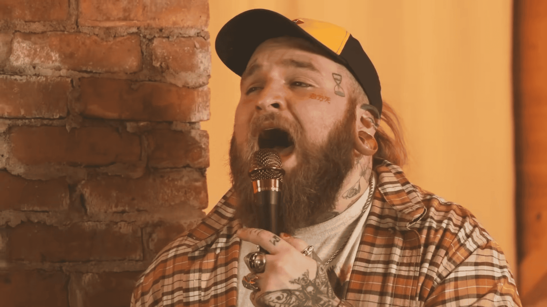 Heartfelt Chemistry: Allen Stone & Teddy Swims Make “Sara Smile” Feel Brand New