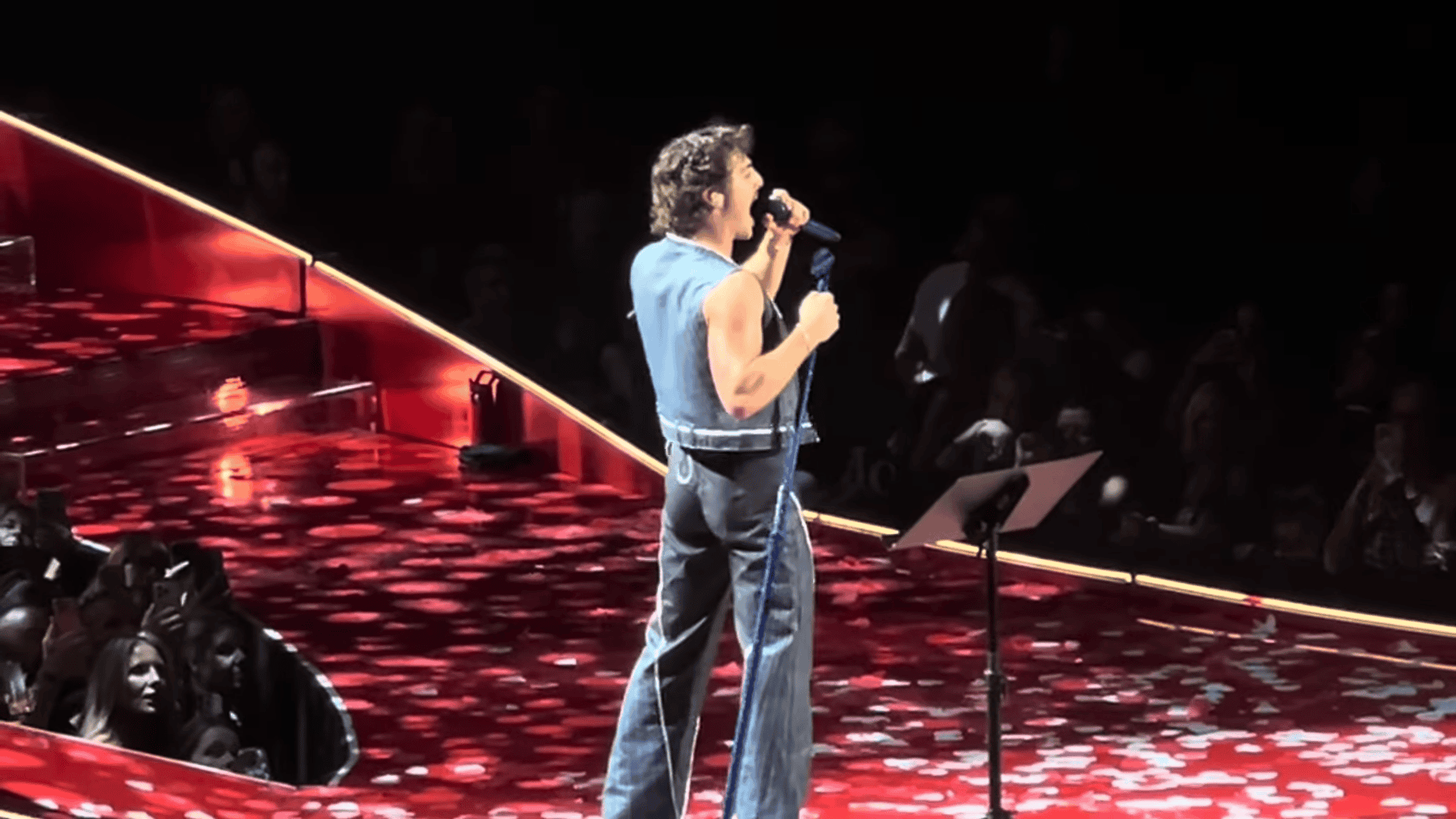Benson Boone Sings Sinatra’s “My Way” in Las Vegas and the Crowd Can’t Keep Quiet